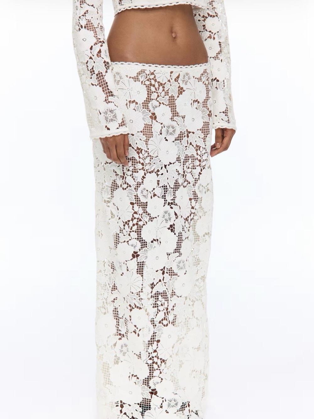 NWT NEVER WORN Sold out LIVIA NUNES H&M
LACE SKIRT (full set available)
